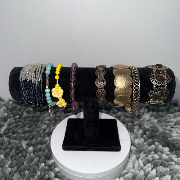 Jewelry - Assorted 8 Piece Bracelet Bundle
